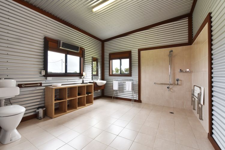 Kelman Cottage – tucked away with pool + views + native wildlife