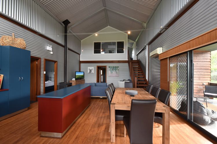 Kelman Cottage – tucked away with pool + views + native wildlife