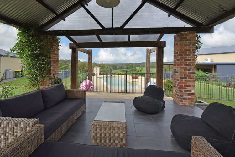 Kelman Cottage – tucked away with pool + views + native wildlife