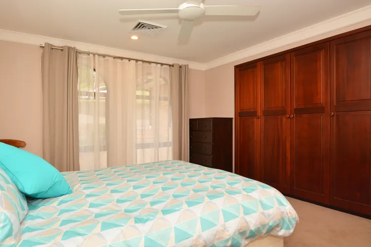 Bedroom with single bed