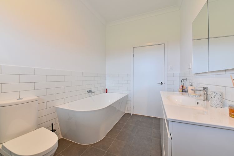 Kinloch Cottage Stunning Stay on Daisy Hill Vineyard