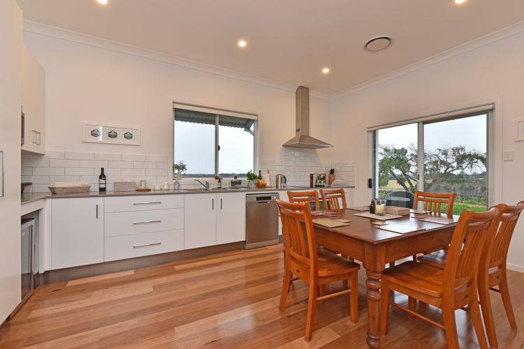 Kinloch Cottage Stunning Stay on Daisy Hill Vineyard