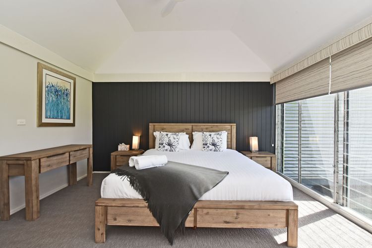 Amazing bedroom design with clear lighting