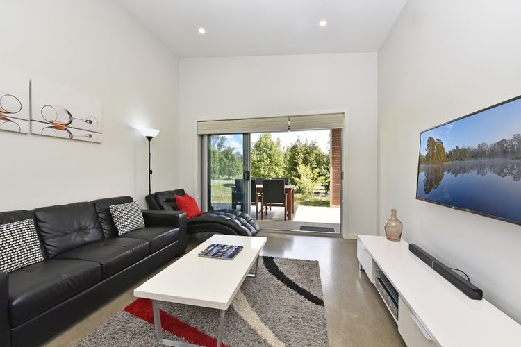 Ironbark Hill Villa 2 – Arneis