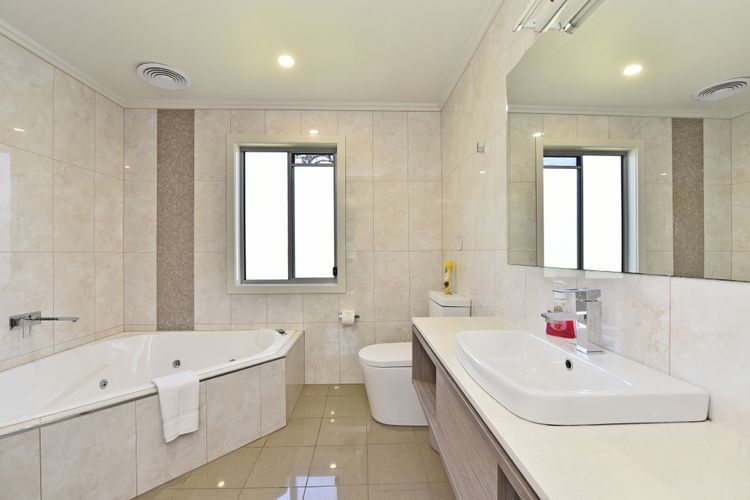 Ironbark Hill Spa Bath Villa 4 – Novato