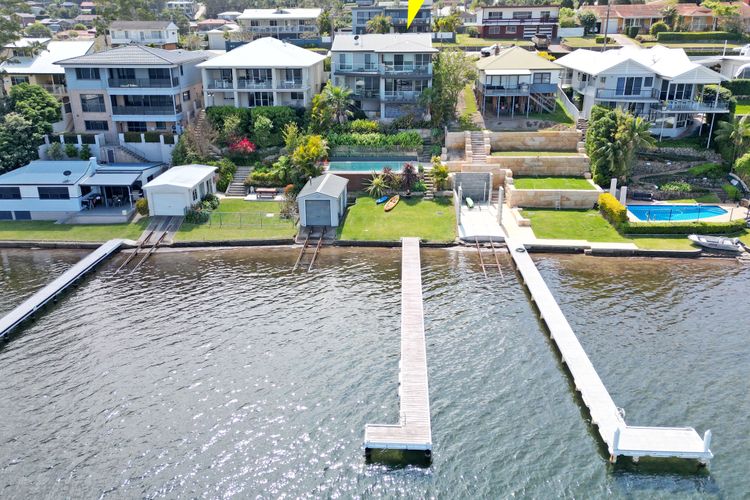 Lakehouse at Fishing Point – Absolute Waterfront & Pool