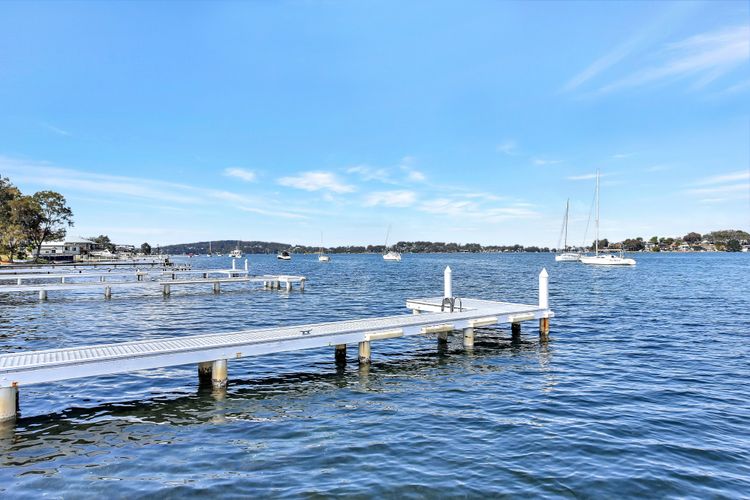 Lakehouse at Fishing Point – Absolute Waterfront & Pool