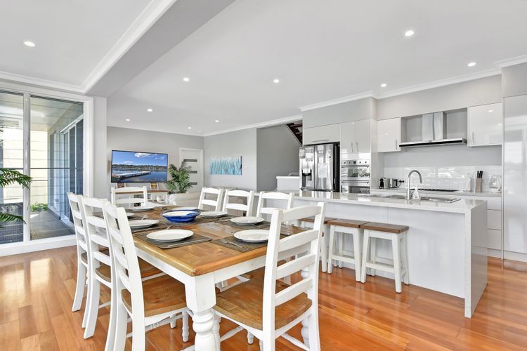 Lakehouse at Fishing Point – Absolute Waterfront & Pool