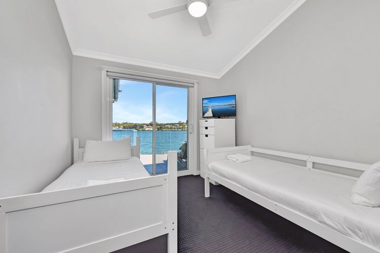 Lakehouse at Fishing Point – Absolute Waterfront & Pool