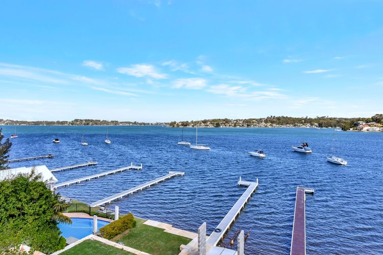 Lakehouse at Fishing Point – Absolute Waterfront & Pool