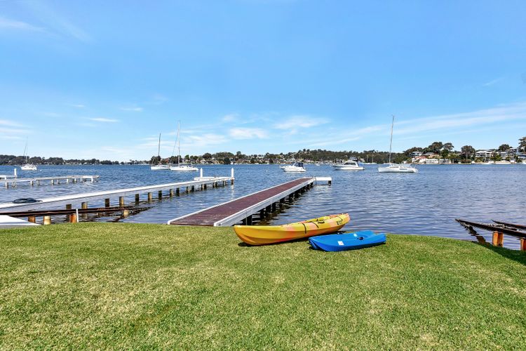 Lakehouse at Fishing Point – Absolute Waterfront & Pool