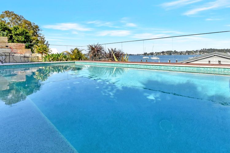 Lakehouse at Fishing Point – Absolute Waterfront & Pool