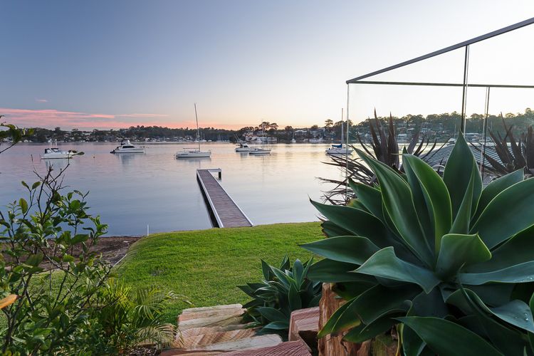 Lakehouse at Fishing Point – Absolute Waterfront & Pool