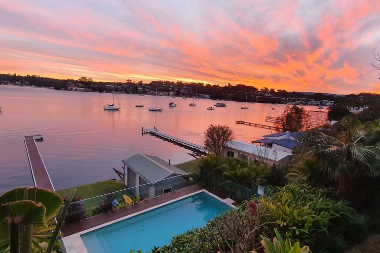 Lakehouse at Fishing Point – Absolute Waterfront & Pool