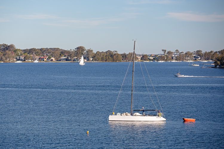 Lakehouse at Fishing Point – Absolute Waterfront & Pool