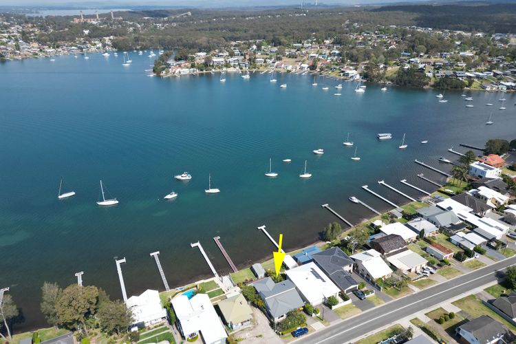 Lakehouse at Fishing Point – Absolute Waterfront & Pool