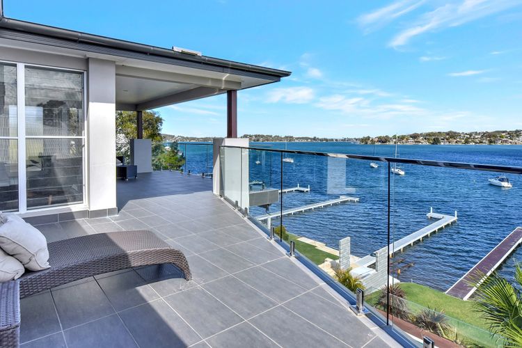 Lakehouse at Fishing Point – Absolute Waterfront & Pool