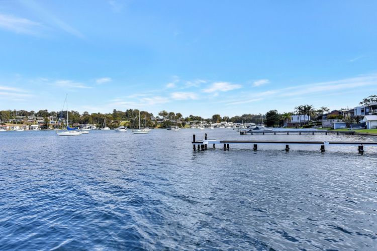 Lakehouse at Fishing Point – Absolute Waterfront & Pool