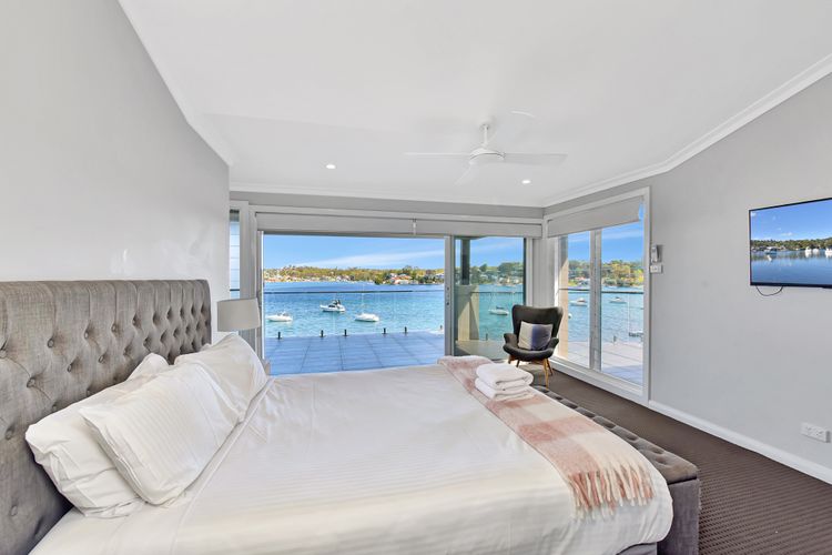 Lakehouse at Fishing Point – Absolute Waterfront & Pool