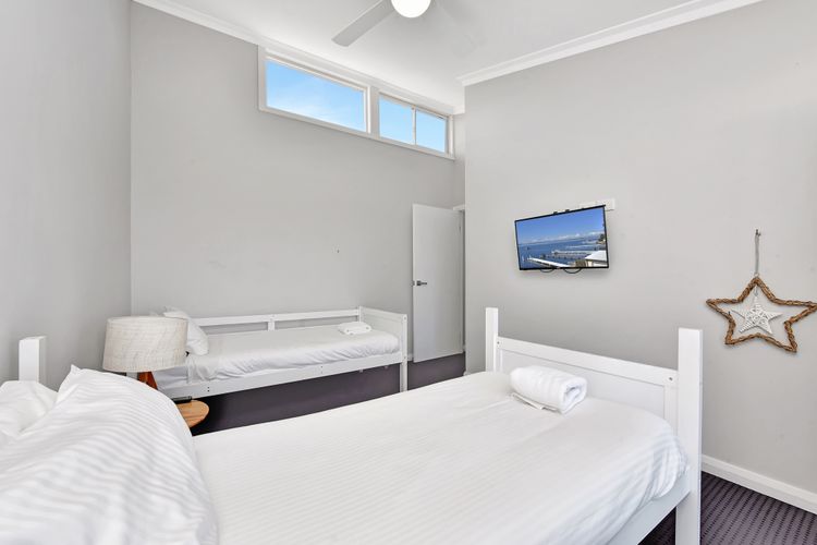 Lakehouse at Fishing Point – Absolute Waterfront & Pool