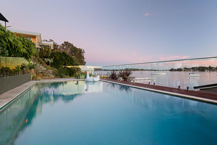 Lakehouse at Fishing Point – Absolute Waterfront & Pool