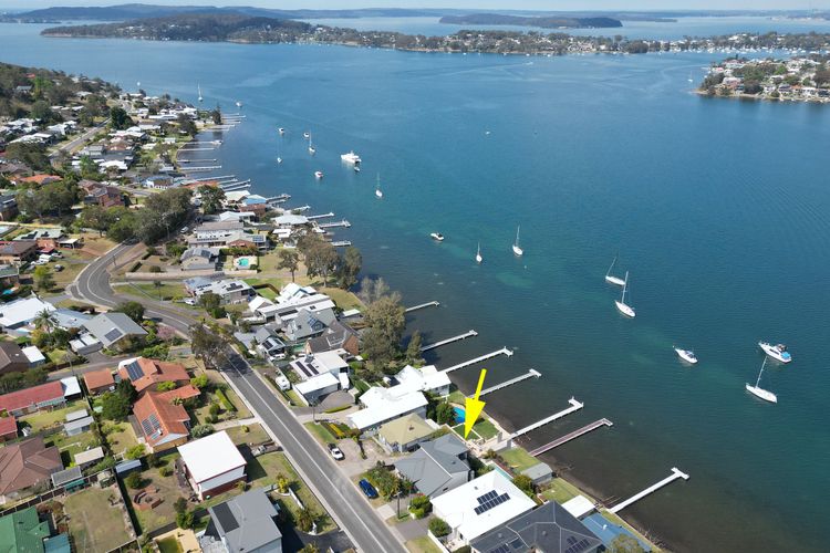 Lakehouse at Fishing Point – Absolute Waterfront & Pool