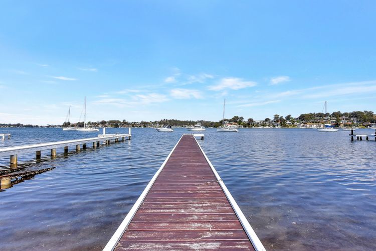 Lakehouse at Fishing Point – Absolute Waterfront & Pool