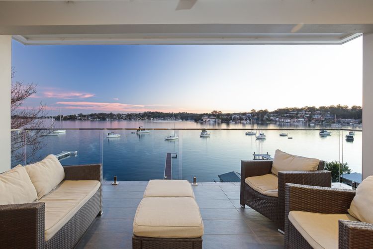 Lakehouse at Fishing Point – Absolute Waterfront & Pool