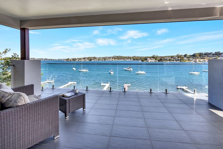 Lakehouse at Fishing Point – Absolute Waterfront & Pool