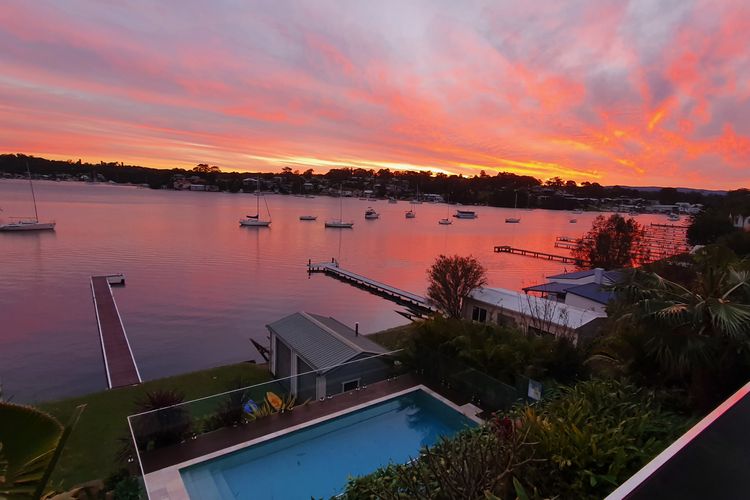 Lakehouse at Fishing Point – Absolute Waterfront & Pool