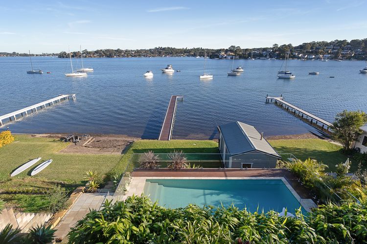 Lakehouse at Fishing Point – Absolute Waterfront & Pool
