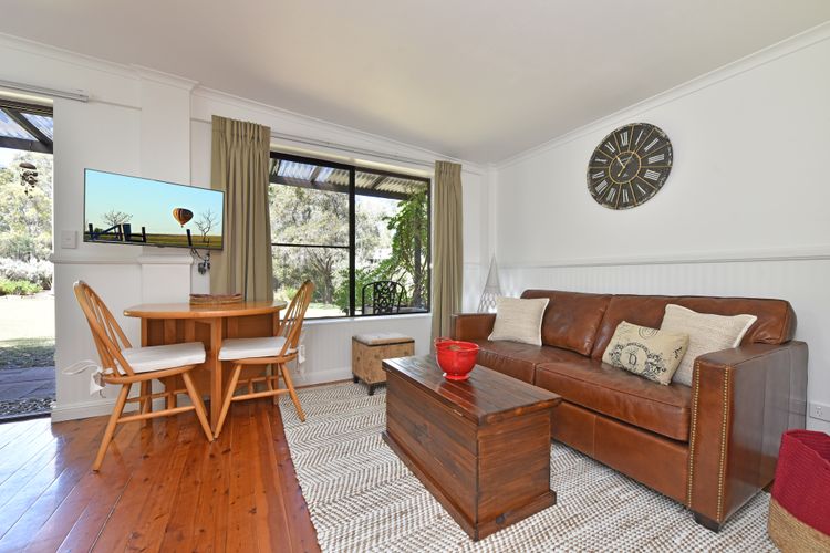 Olive Grove 1 Studio with Wifi in Central Vineyard Area