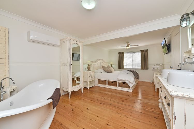 Olive Grove 3 Cottage with Wifi in Central Vineyard Area