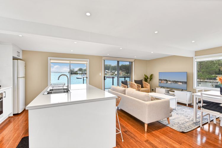 The Boat House – Absolute Waterfront 3br + Jetty