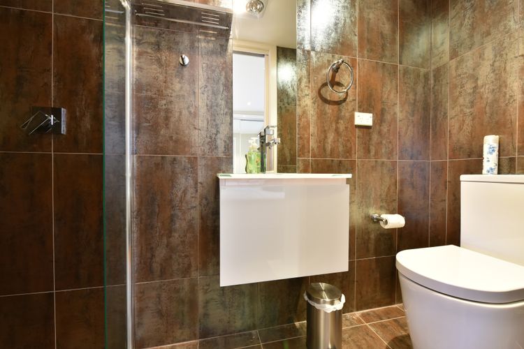 The Boat House – Absolute Waterfront 3br + Jetty