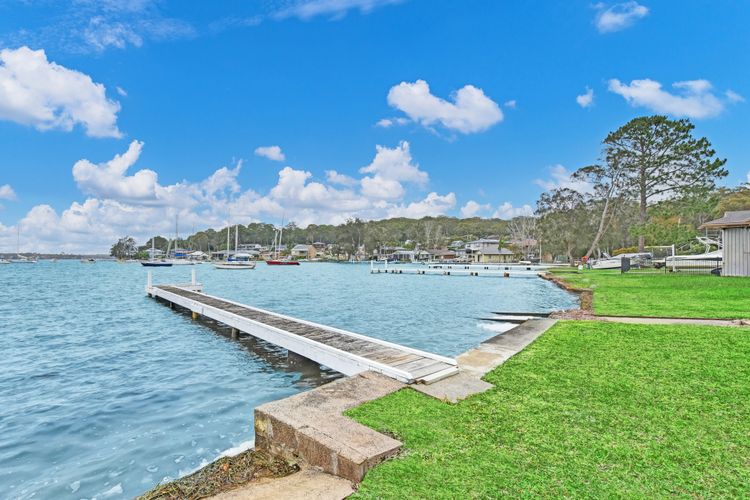The Boat House – Absolute Waterfront 3br + Jetty