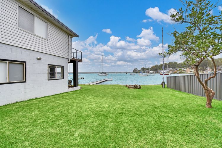 The Boat House – Absolute Waterfront 3br + Jetty