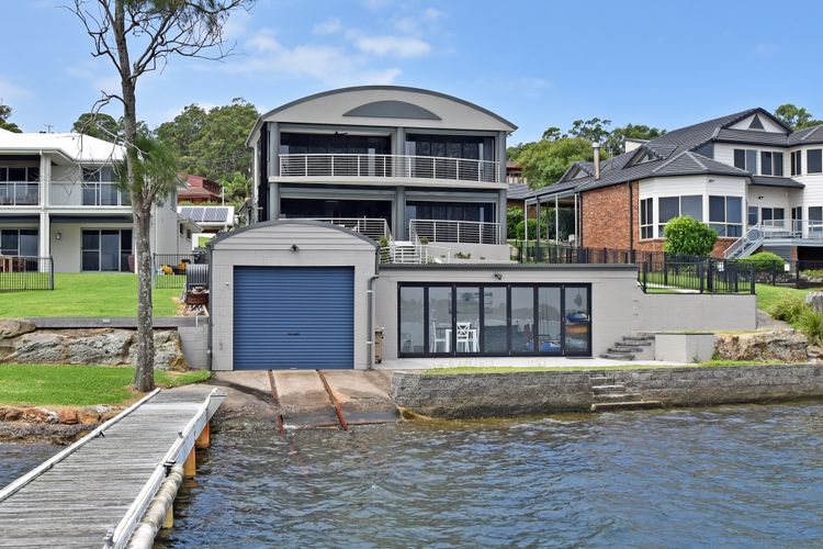 Sealand Lake House – Premium Lake Macquarie Accommodation