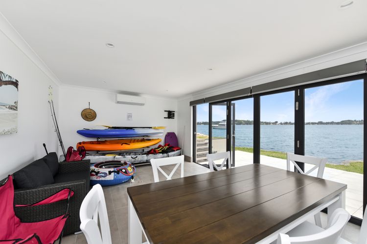 Sealand Lake House – Premium Lake Macquarie Accommodation