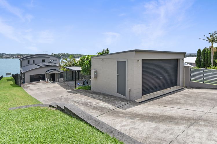 Sealand Lake House – Premium Lake Macquarie Accommodation