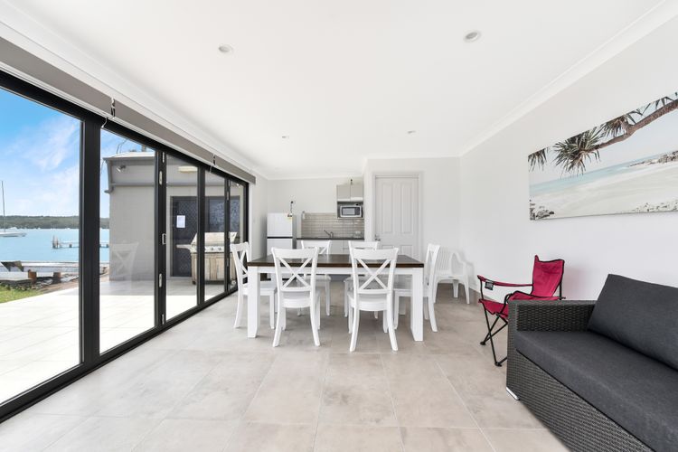 Sealand Lake House – Premium Lake Macquarie Accommodation