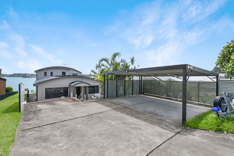 Sealand Lake House – Premium Lake Macquarie Accommodation