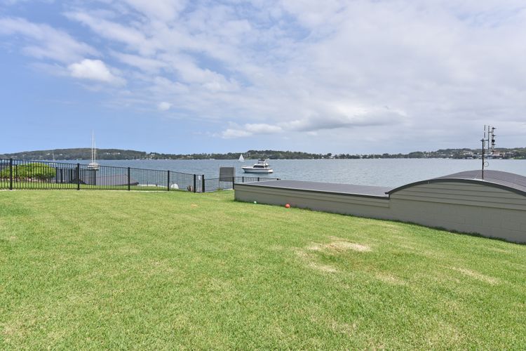 Sealand Lake House – Premium Lake Macquarie Accommodation