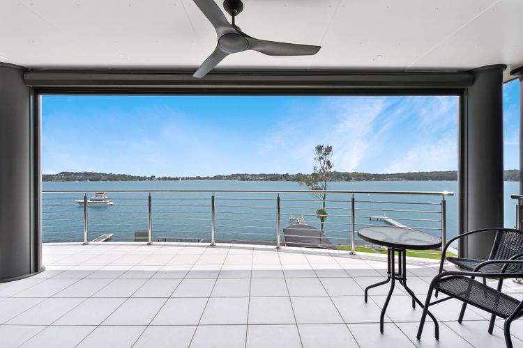 Sealand Lake House – Premium Lake Macquarie Accommodation