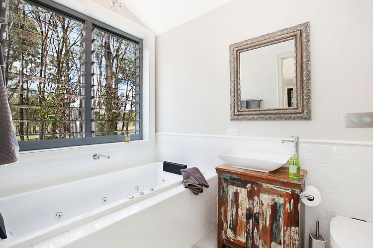 Beautiful bathroom with amazing views and spa bath!