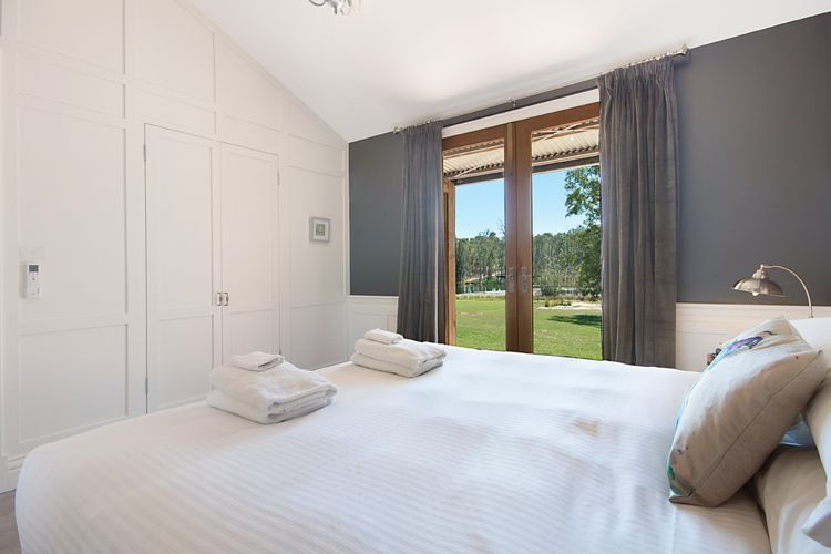 King size bed with amazing views!