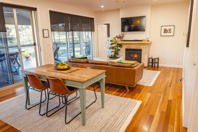 Cosy dining room and lounge room