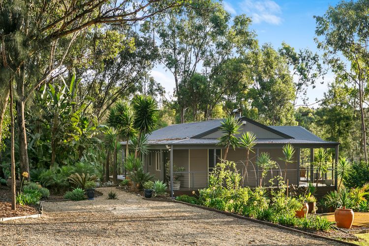 Countryside home with amazing views!