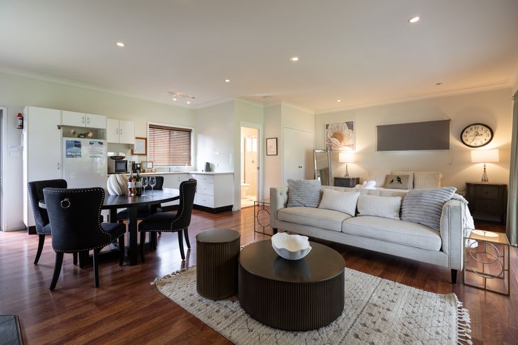 Gartelmann Studio @ Gartelmanns Wines walk to The Deck Cafe + Wine tasting