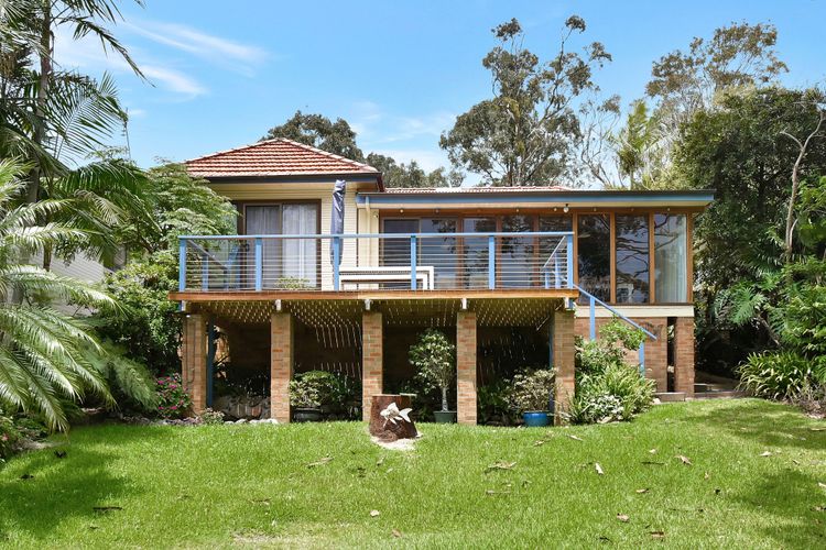 Back of house view balcony seating